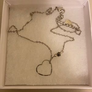 AMERICAN EAGLE heart shaped necklace